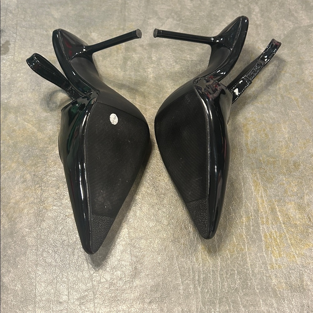 Black Pumps - Picture 3 of 5
